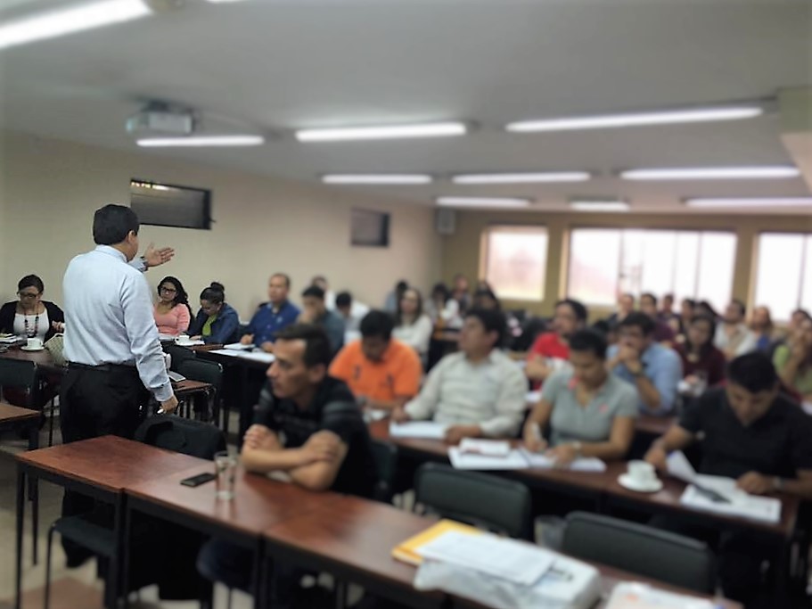 Entre el 6 y 26 de mayo desarrollamos un programa de capacitación en legislación ambiental minera con el Centro de Innovación y Desarrollo para la Industria y Minería (CIMA) de la Universidad Técnica Particular de Loja (UTPL). El programa se orientó a fortalecer conocimientos de funcionarios públicos de instituciones del gobiernos central (Ministerio de Minería, […]